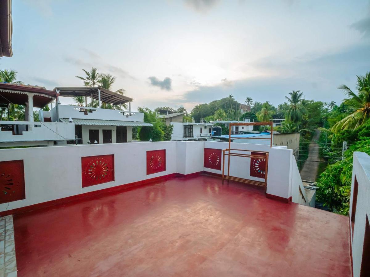 Surfing Guest House Матара Экстерьер фото